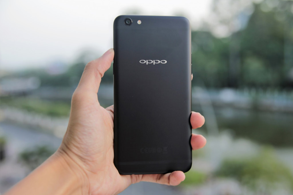 Loat smartphone pin 'trau' dang ban o Viet Nam hinh anh 7