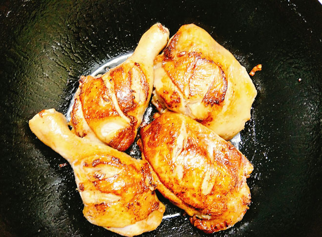 Tuyệt chiêu làm đùi gà rô ti sánh vàng, ngon cơm đến miếng cuối cùng - 6
