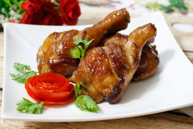 Tuyệt chiêu làm đùi gà rô ti sánh vàng, ngon cơm đến miếng cuối cùng - 1