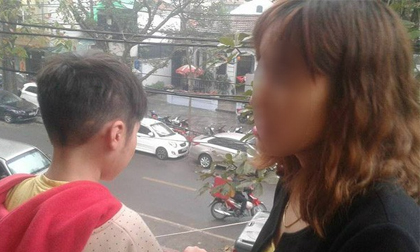Sáng nay, bé trai bị bố đẻ và mẹ kế bạo hành dã man đã đi học trở lại