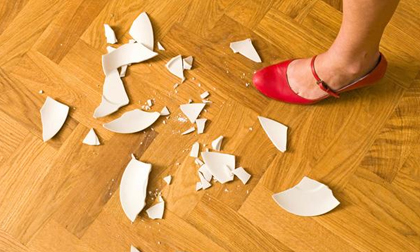 Ra mắt nhà người yêu, gái đoảng trổ tài 'đập bát', 'quăng mâm cơm' khiến nhà chồng hú vía
