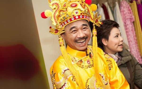 Dù tạo hình bao năm không thay đổi, Quốc Khánh vẫn khiến vai diễn Ngọc Hoàng đầy sức sống bằng lối diễn đặc biệt của mình.