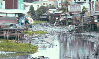 Rùng mình trước cảnh ô nhiễm khủng khiếp tại khu “ổ chuột” giữa Sài Gòn