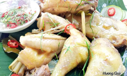 Gà hấp muối sả gói lá chuối ngon miệng