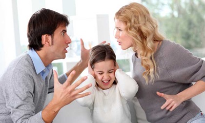 Bỏ chồng con theo trai, đến khi bồ đá lại về đánh ghen với người yêu của chồng cũ