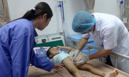 Khởi tố, bắt giam nữ y sĩ làm 79 trẻ sùi mào gà