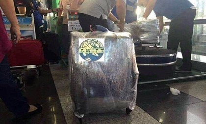 Nhiều phụ nữ sập bẫy 'trai Tây' lừa đảo bằng hình thức tặng quà