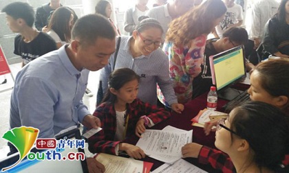 Cô bé thần đồng 10 tuổi vượt qua kỳ thi “sinh tử” ở Trung Quốc