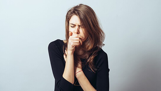 Dù bị ho khan hay ho có đờm thì bạn cũng không được bỏ qua những dấu hiệu cảnh báo bệnh như thế này - Ảnh 1.