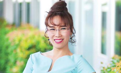Nữ tỷ phú Việt đầu tiên lọt top 1.000 người giàu có nhất hành tinh: Mặc váy hoa, mang giày cao gót và tay cầm đô la
