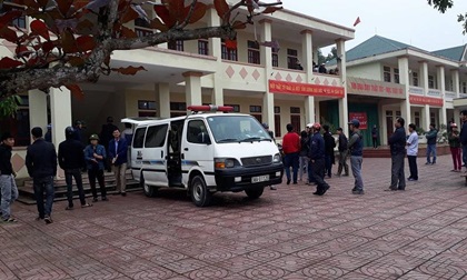 Nữ sinh lớp 7 để lại thư tuyệt mệnh, thắt cổ tự tử bằng khăn quàng đỏ ngay trong lớp