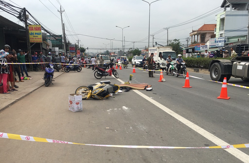 Mẹ tử vong trong tư thế ôm con gái vào lòng sau va chạm giao thông - 1