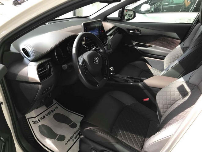 Toyota C-HR về Việt Nam với giá gần 1,8 tỷ đồng - 4