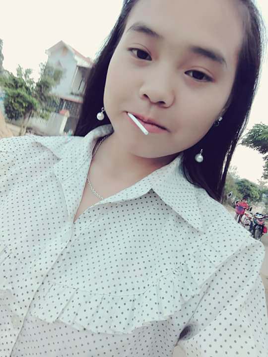 
Những cuộc gọi điện về cho gia đình của con gái khiến ôngThịnh và gia đình lo lắng hơn khi không tìm ra cách nào để đưa con về đoàn tụ cùng gia đình (ành gia đình cung cấp)
