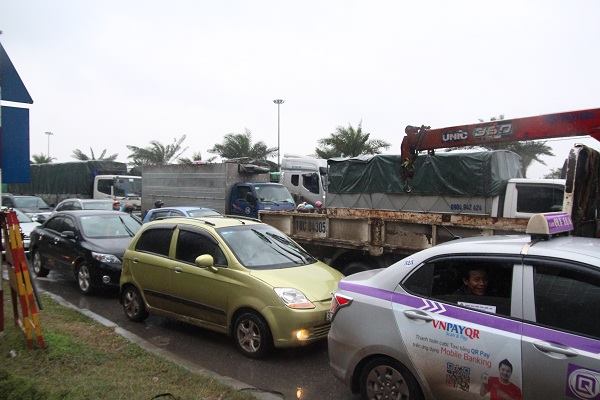 ha noi tac nghet trong gia ret ky luc 9 do kem mua, hang ngan nguoi chon chan tai cho - 3