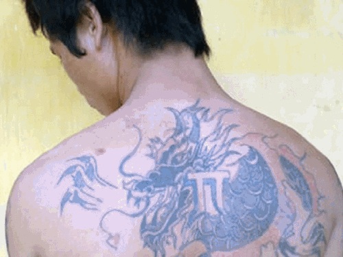 trinh sat cai trang bac si bat ke giang ho biet danh “may chem” hinh anh 1