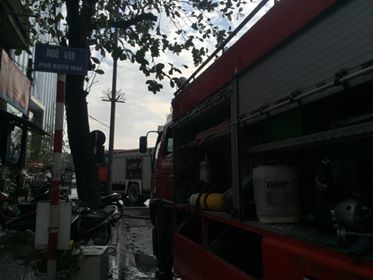ha noi: chay lon, mot ngoi nha bi sap tang ap mai hinh anh 2