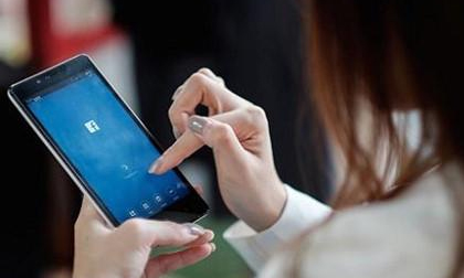 Giới trẻ liên tiếp nhập viện do nghiện facebook, bác sĩ chỉ ra những dấu hiệu cần đi khám ngay