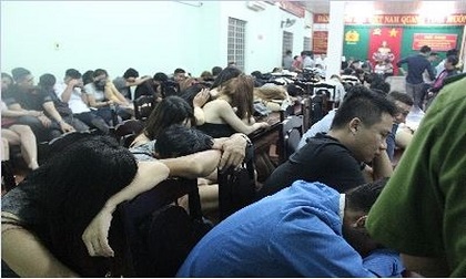 Gần 100 nam nữ 'phê' ma túy trong nhà hàng lúc rạng sáng