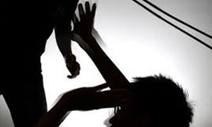3 thanh niên đánh bà lão dã man vì nợ gần 2 triệu đồng
