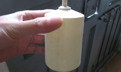 Nghi ngờ chồng ngoại tình, vợ mua axit về tạt vào người chồng