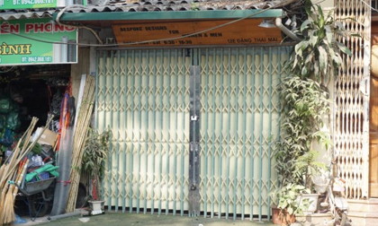 Giây phút cô gái bị bạn trai ngoại quốc bịt mặt lao vào tẩm xăng đốt cháy như ngọn đuốc