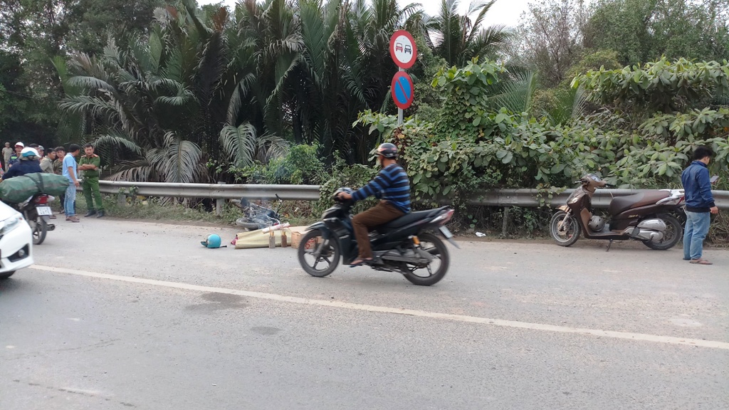 Xe ben chạy vào giờ cấm, cán chết người rồi phóng đi - 1