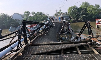 Trục vớt thành công chiếc xe quá tải làm sập cầu Long Kiểng