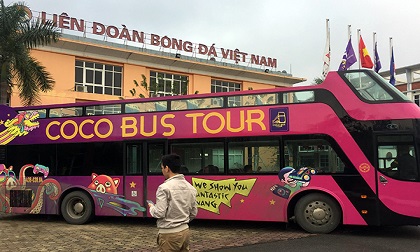 Xe buýt mui trần có mặt tại Hà Nội, sẵn sàng đón đội tuyển U23 Việt Nam