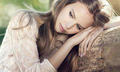 Đã ứng xử lịch sự, giả vờ ngủ khi bạn trai của bạn cùng phòng đến chơi mà tôi bị mang tiếng ích kỷ, hẹp hòi