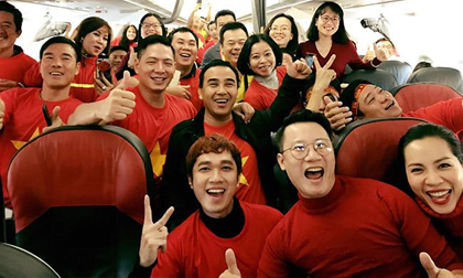 Vợ chồng Hoàng Bách, Bình Minh, Quyền Linh đã lên đường sang Trung Quốc xem U23 Việt Nam