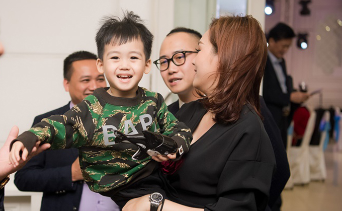 cuoc song hon nhan cua cuu sieu mau ngoc thach va chong dai gia (6)