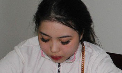 'Hot girl' Cần Thơ bị tóm khi đang giao pháo