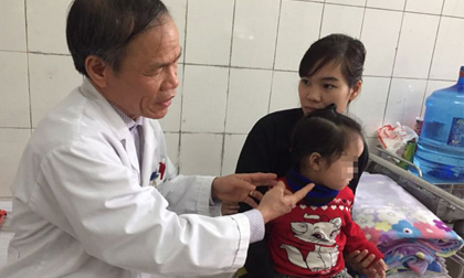 Hà Nội chìm trong giá rét, 30 người méo miệng, trợn mắt nhập viện mỗi ngày