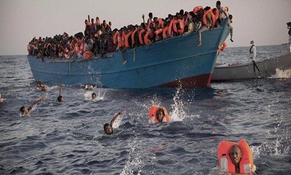 Lật tàu ngoài khơi Libya, nghi 90 người thiệt mạng