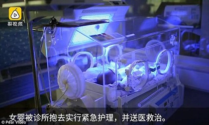 Rét cắt da cắt thịt -2 độ, người mẹ đẻ rơi trên đường rồi vứt luôn con vào thùng rác
