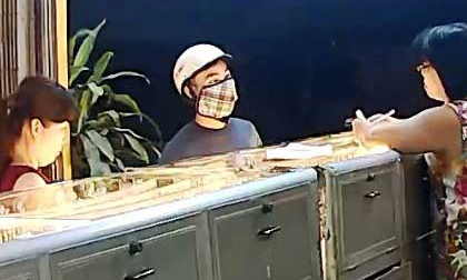 Vụ cướp tiệm vàng ở Bình Dương: Lộ mặt nghi phạm