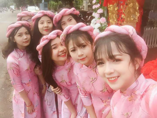 Dàn phù dâu Đắk Lắk đẹp lấn át cô dâu khiến dân mạng ngẩn ngơ - 1