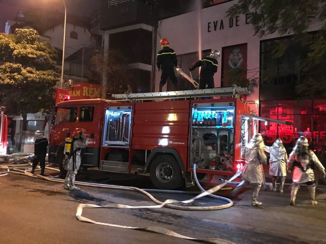 Cháy lớn trên phố Trần Duy Hưng
