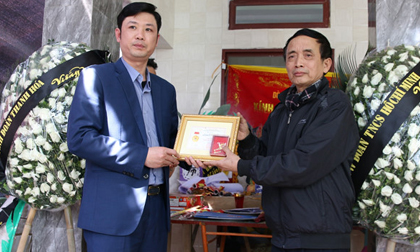 Vinh danh nam sinh quên mình cứu ba mẹ con