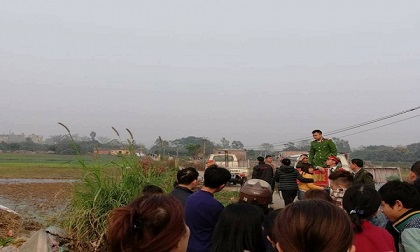 Can ngăn hai bạn mâu thuẫn sau khi mổ lợn cuối năm, một người bị đâm tử vong