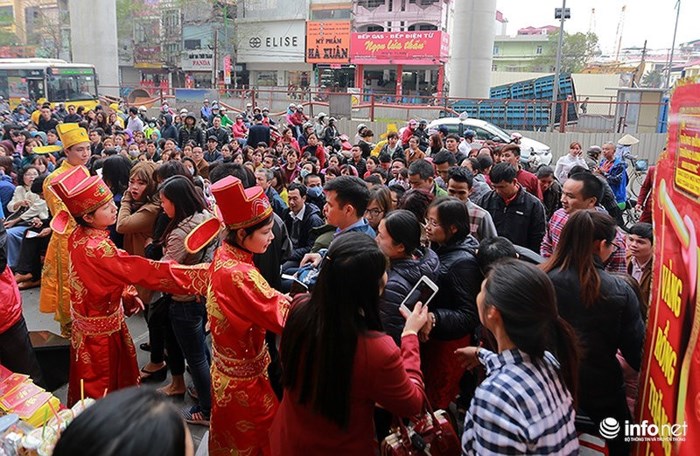Có nên mua vàng ngày thần tài hay không - Ảnh 1