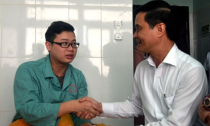 Trước khi cùng 15 đồng bọn hành hung 2 bác sĩ, chồng sản phụ dọa 'mổ xong ra đập chết'