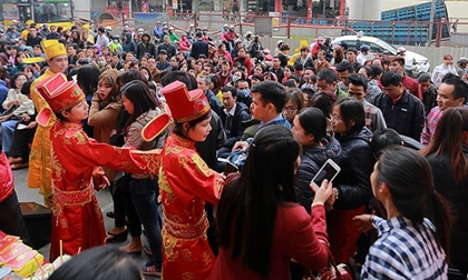 Có nên mua vàng ngày thần tài hay không