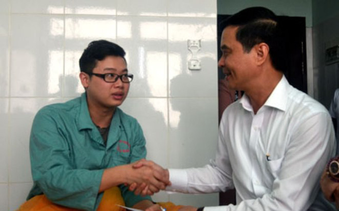 Trước khi cùng 15 đồng bọn hành hung 2 bác sĩ, chồng sản phụ dọa 'mổ xong ra đập chết' 0