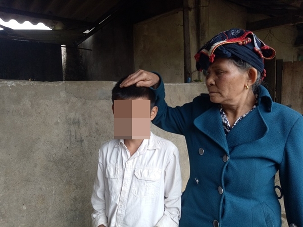 son la:tre 12 tuoi bi danh don bam dap vi nghi trom 500 nghin dong hinh anh 1