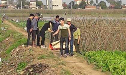 Kinh hoàng phát hiện xác nam giới bên xe máy