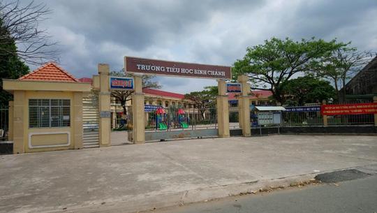 lam hoc sinh so den truong, mot giao vien phai quy goi xin loi phu huynh - 1