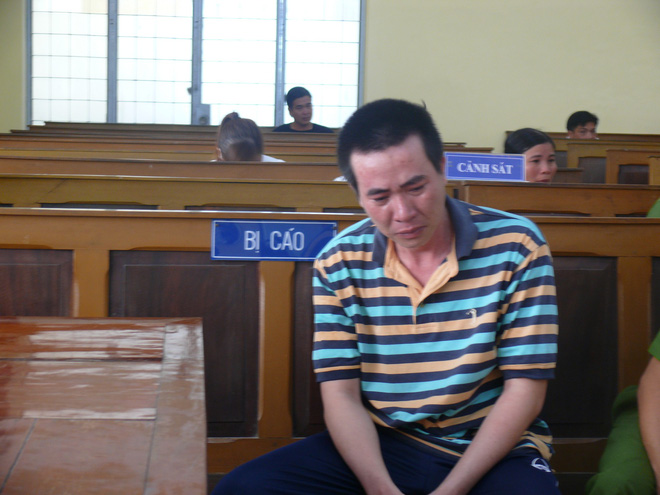 Cà Mau: Hai con nhỏ bơ vơ trong ngày bố ra tòa vì mua xăng về đốt mẹ do ghen tuông mù quáng - Ảnh 3. Cà Mau: Hai con nhỏ bơ vơ trong ngày bố ra tòa vì mua xăng về đốt mẹ do ghen tuông mù quáng - Ảnh 3.