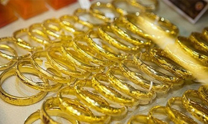 Giá vàng hôm nay 7/3: USD bị bán tháo, vàng tăng vọt